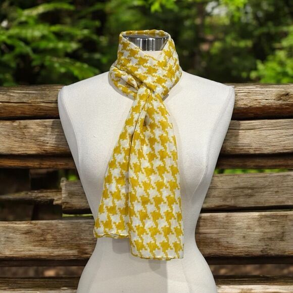 NWOT Women’s Checker Print Scarf in Yellow Gold & White Color - Picture 1 of 6